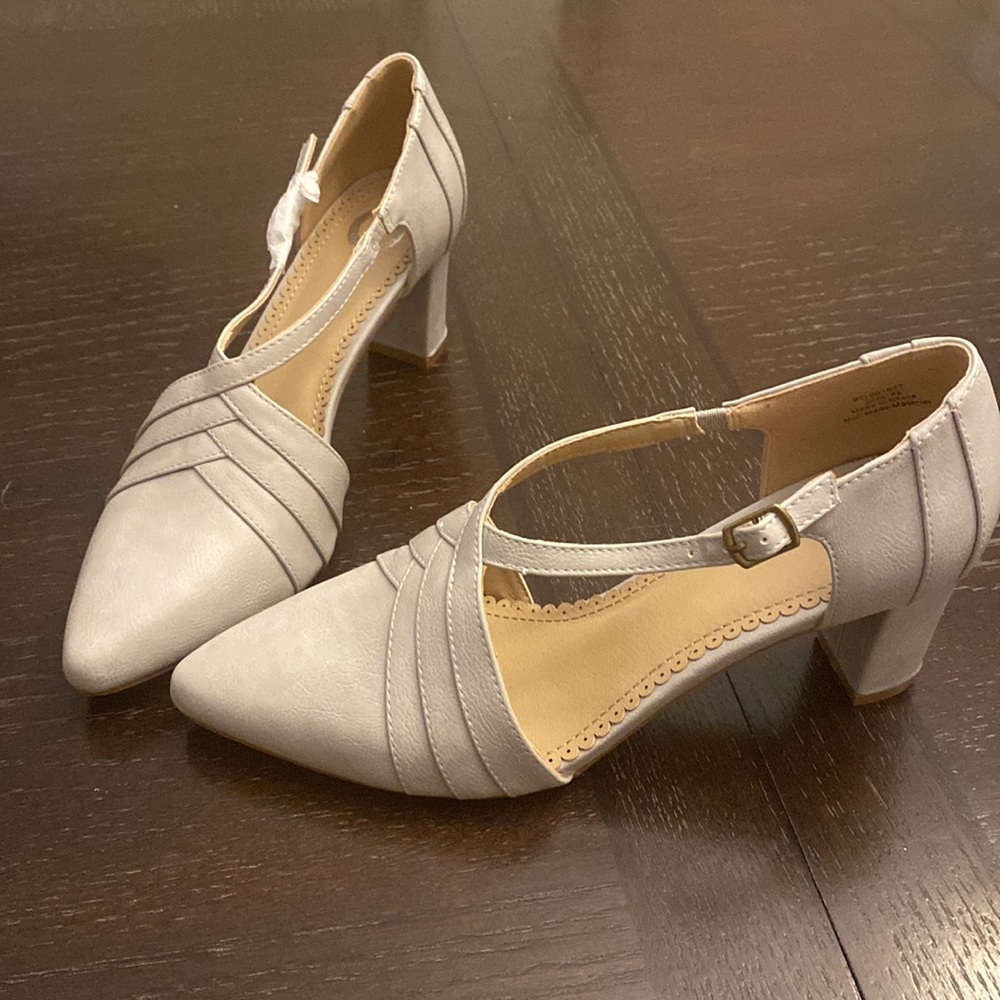 Journee Collection Pump